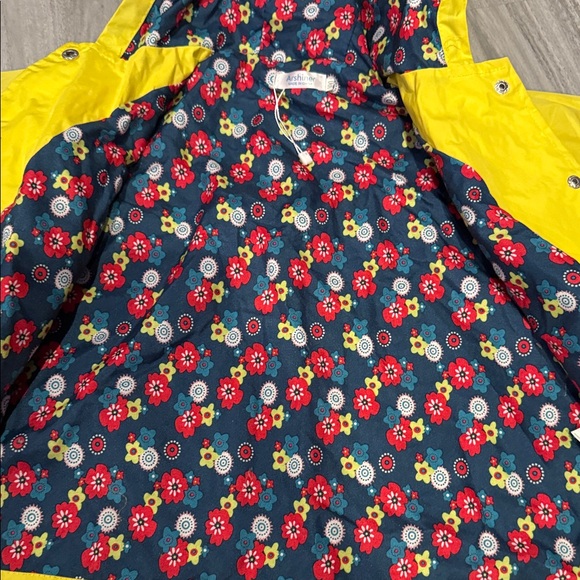 Sunny Yellow Kids Raincoat with Floral Accents
Size 100 3t - Picture 3 of 4